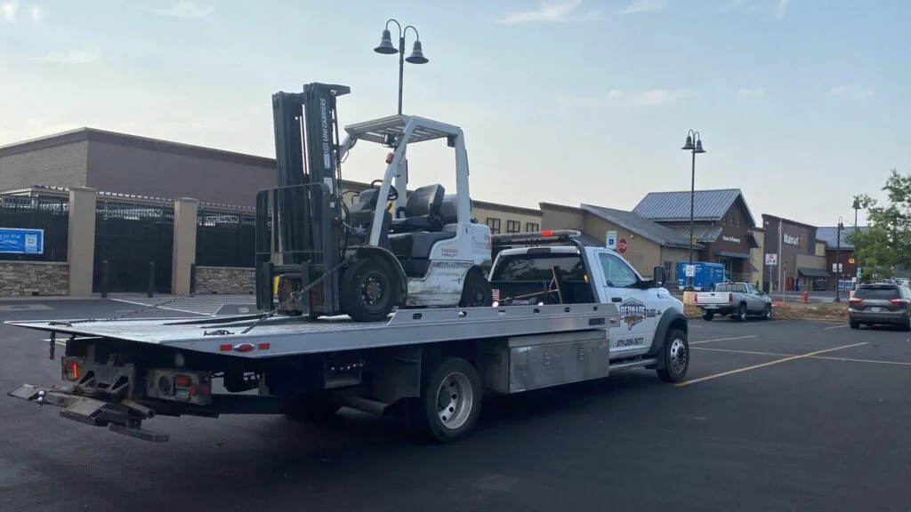 Bernabe Towing flatbed service near Pacific Highway 99W Oregon