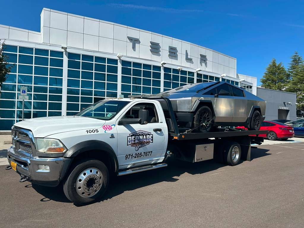 Signs Your Vehicle Requires an Immediate Tow: The Stalled Car Guide